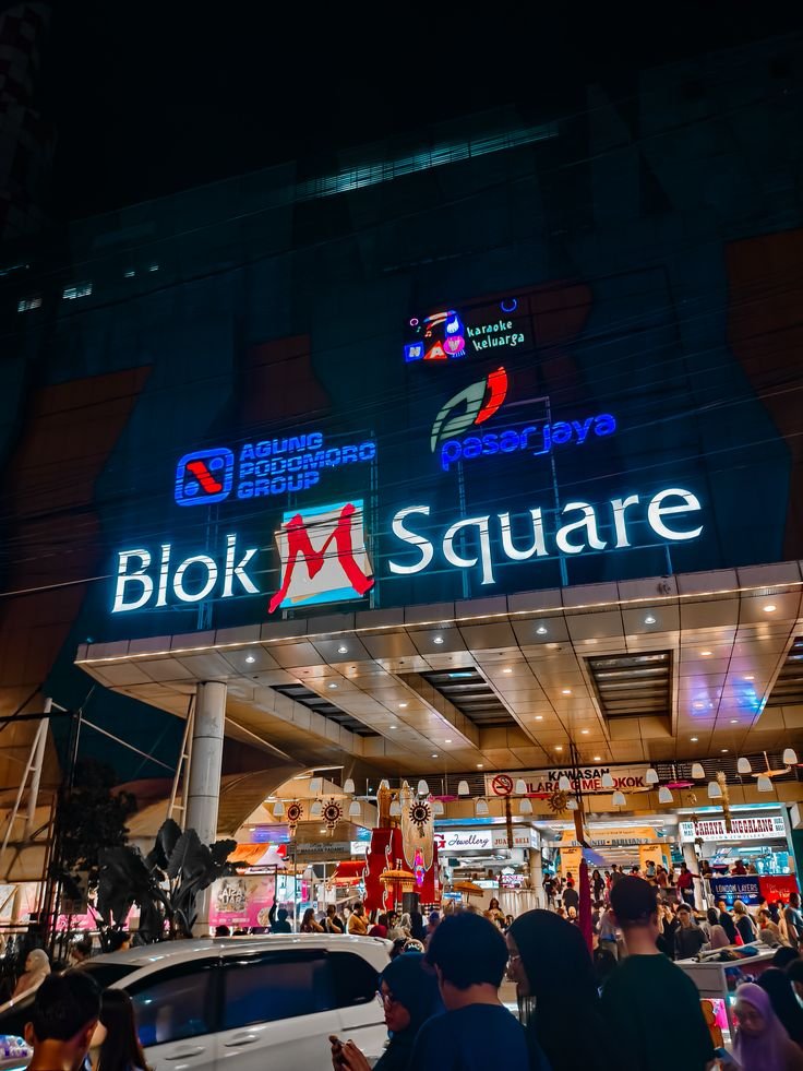 Neon Cinema - Blok M Square